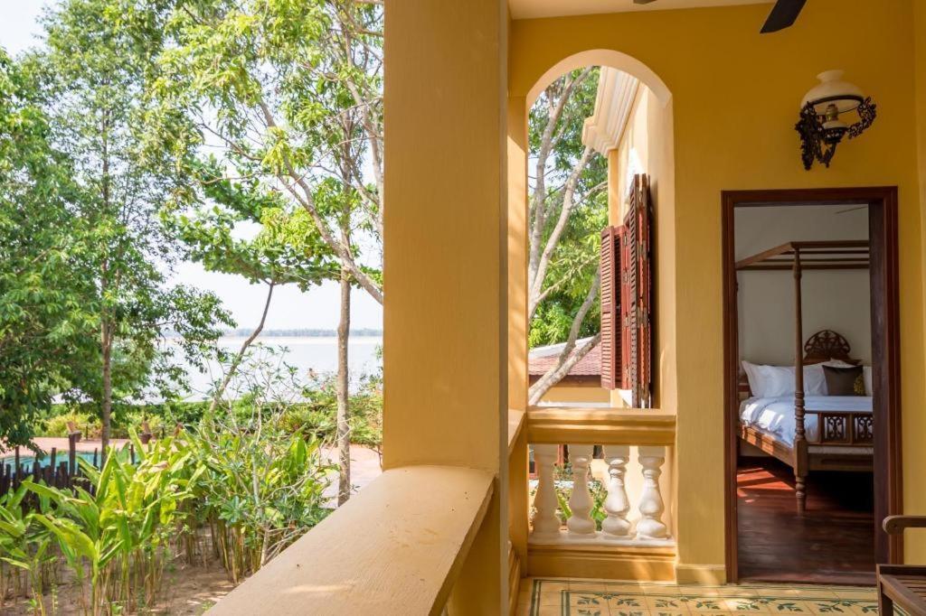 Le Relais De Chhlong Hotel Kratié Exterior foto