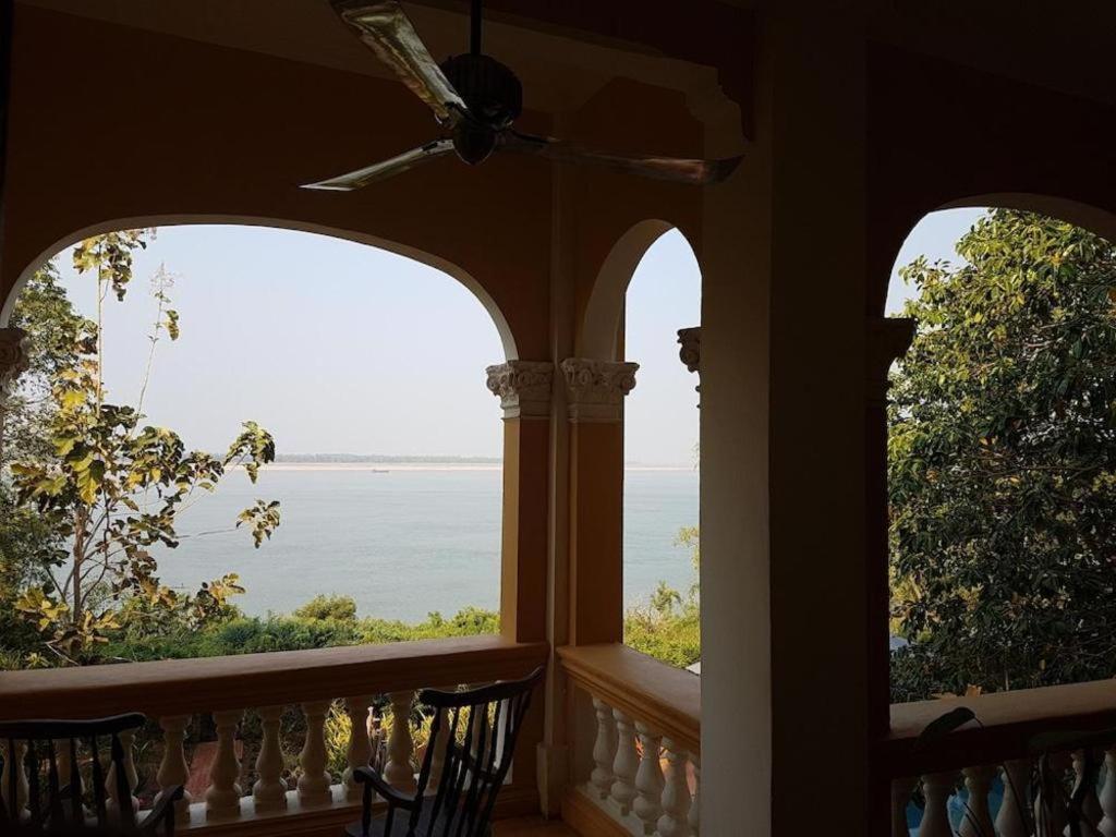 Le Relais De Chhlong Hotel Kratié Exterior foto
