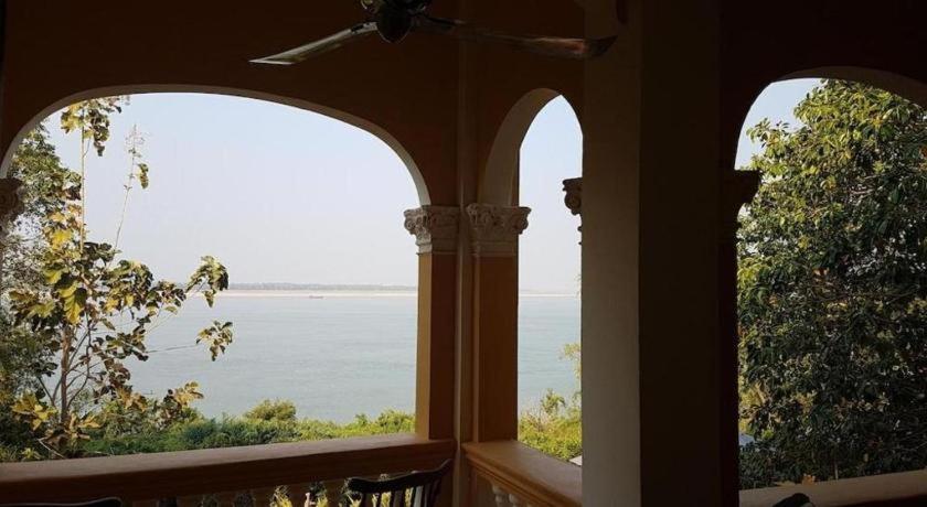 Le Relais De Chhlong Hotel Kratié Exterior foto